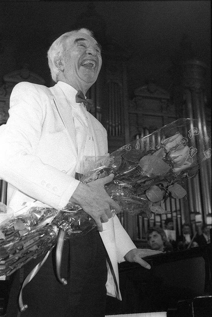 Большой Зал Московской Консерватории. Европейская премьера мессы Дэйва Брубека "To Hope! A Celebration" с участием джаз-квартета "Dave Brubeck Quartet". Дирижер Рассел Глойд\Russell Gloyd и саксофонист Бобби Миллителло\Bobby Militello. 2 декабря 1997