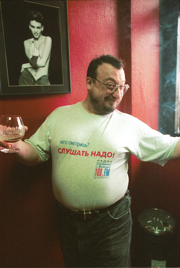 Музыкант Петр Подгородецкий на радиостанции Серебряный дождь