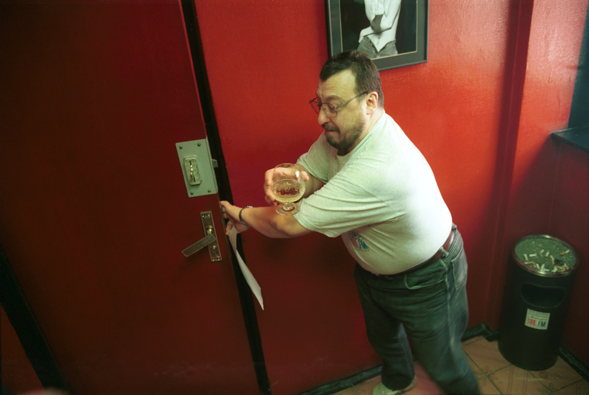 Музыкант Петр Подгородецкий на радиостанции Серебряный дождь