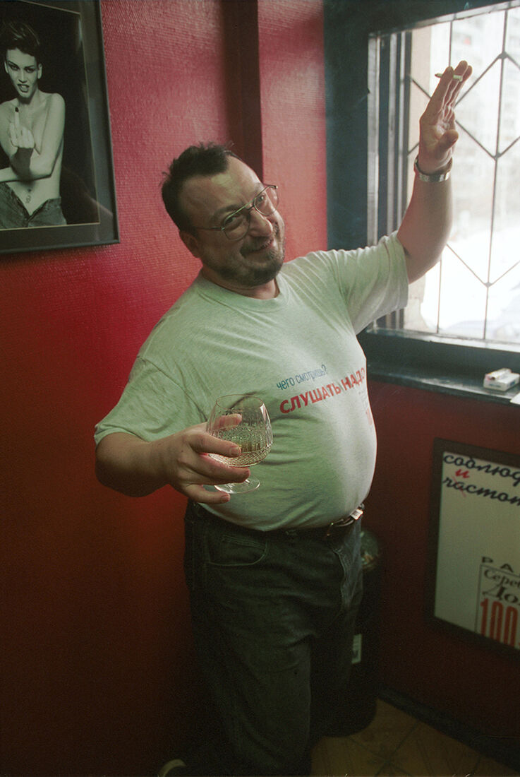 Музыкант Петр Подгородецкий на радиостанции Серебряный дождь