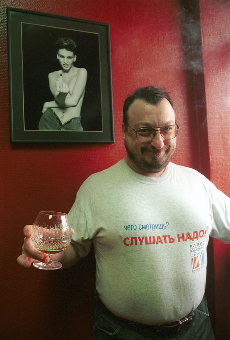 Музыкант Петр Подгородецкий на радиостанции Серебряный дождь