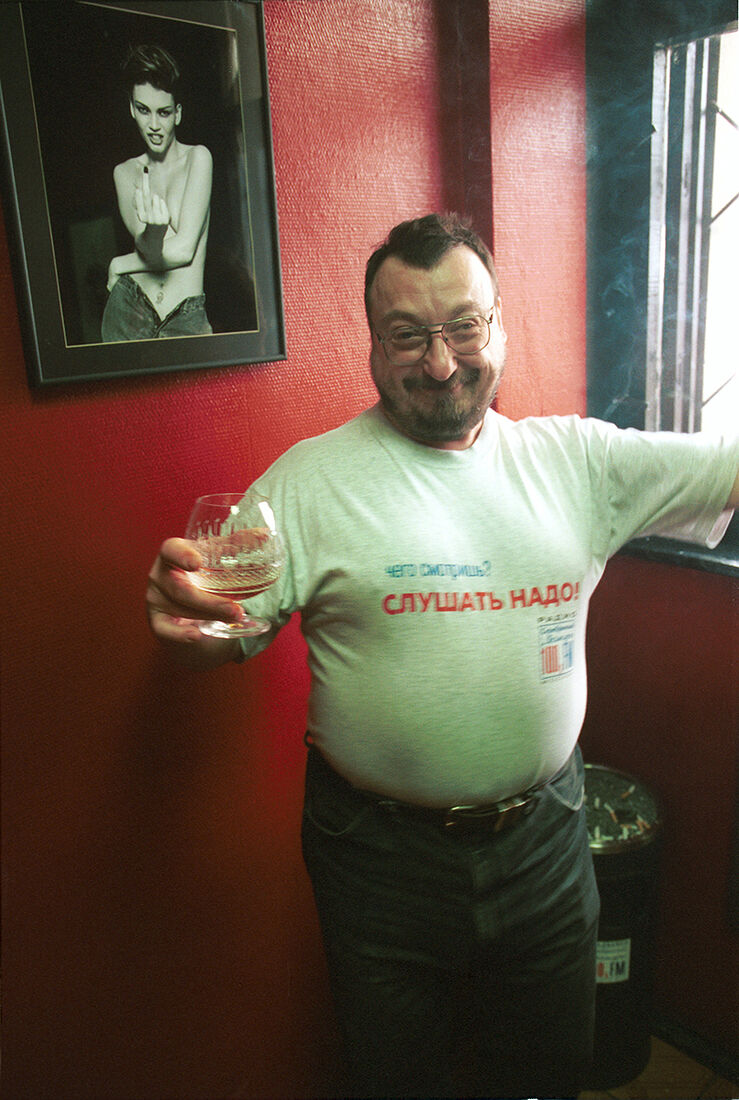 Музыкант Петр Подгородецкий на радиостанции Серебряный дождь